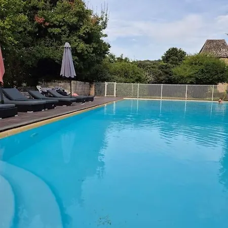 Chateau De Presque Saint-Médard-de-Presque