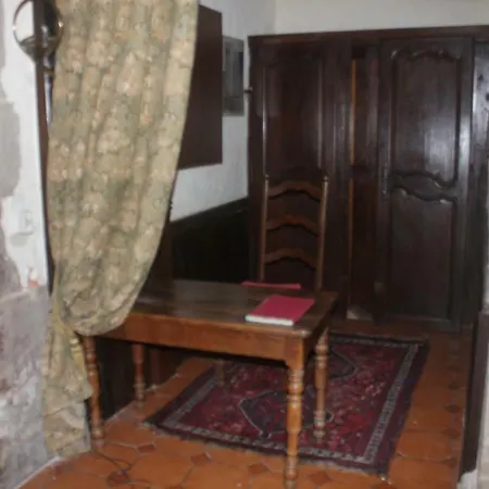 Chateau De Presque Saint-Médard-de-Presque