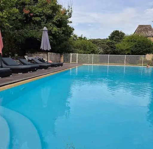 Chateau De Presque Saint-Médard-de-Presque