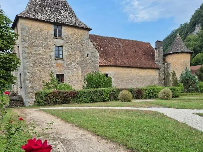 Chateau De Presque Saint-Médard-de-Presque