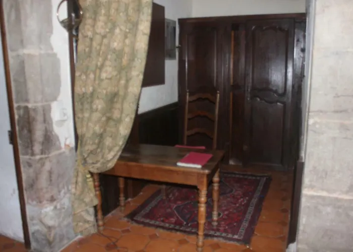 Chateau De Presque Saint-Médard-de-Presque