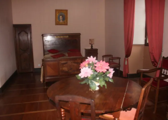 בית נופש Chateau De Presque *