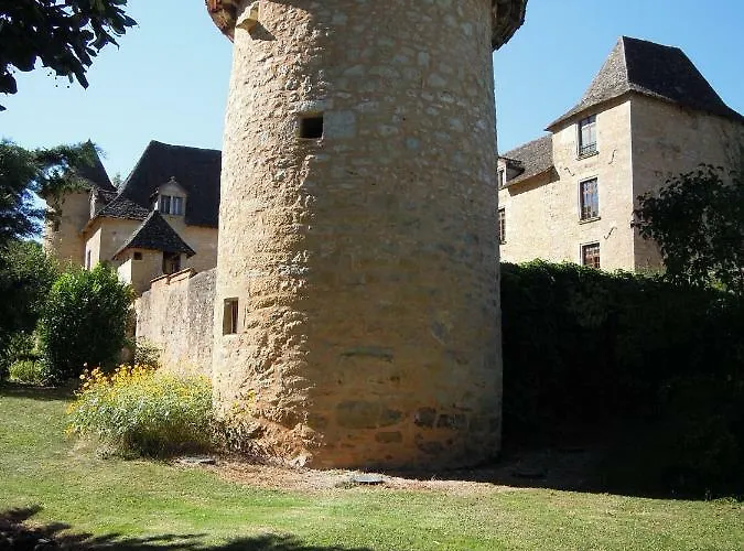 Chateau De Presque Saint-Médard-de-Presque