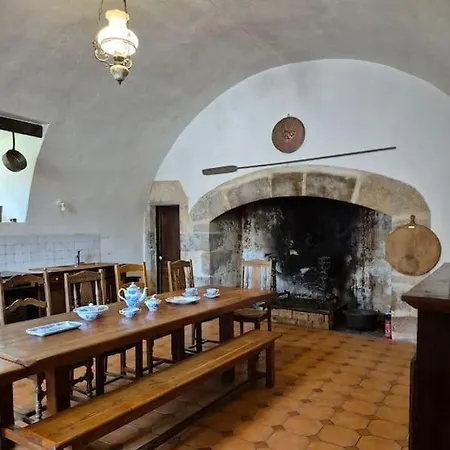 Chateau De Presque Saint-Médard-de-Presque